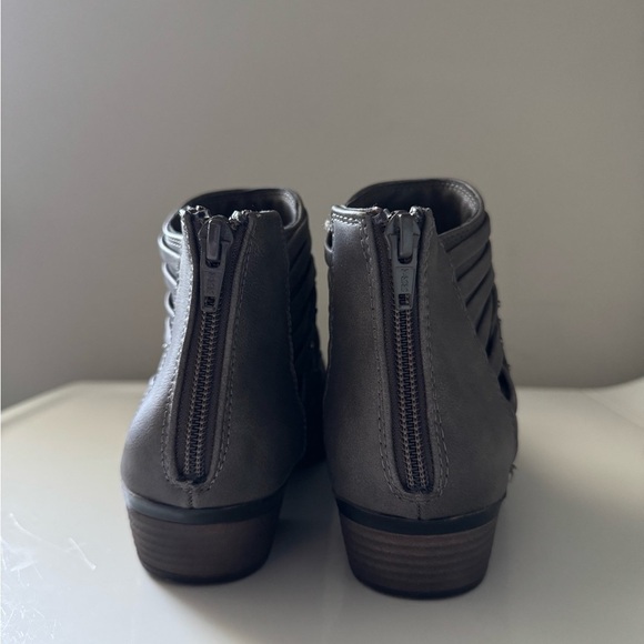 So Faux Suede Taupe Gray Women's Ankle Boots Size 6.5 - Picture 3 of 7